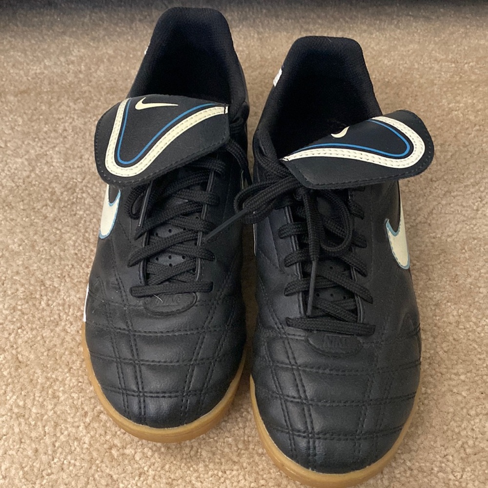 Nike sneakers black leather with blue accent & white & gummy soles. US6 ladies.